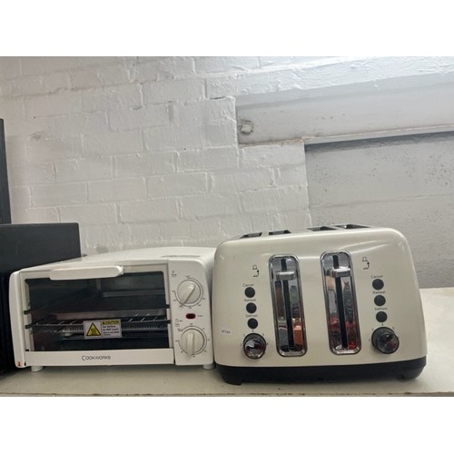 39 - COOKWORKS GRILL & A 4-SLICE TOASTER(GWO)