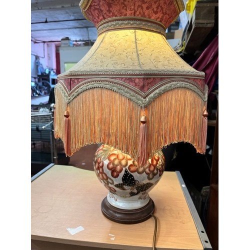 162 - CERAMIC BUTTERFLY & GRAPE LAMP & SHADE (W/O)