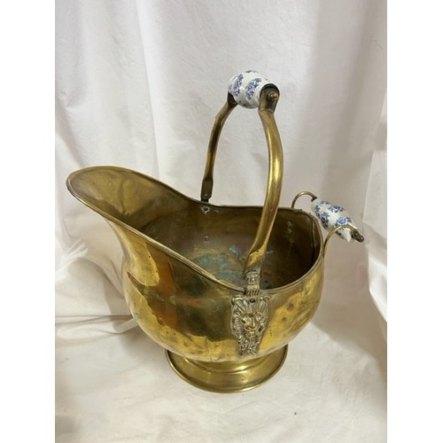 261 - BRASS WITH DELFT HANDLE COAL SCUTTLE