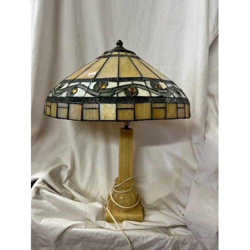 254 - TIFFANY STYLE MARBLE BASE TABLE LAMP(GWO - RESERVED AT £30)