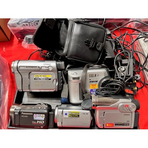 353 - 5 DIGITAL CAMCORDERS & ACCESSORIES(A/F)