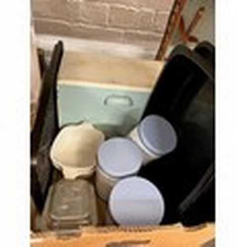 61 - 2 BOXES OF KITCHENALIA