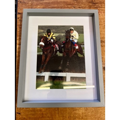 70 - FRAMED 'MASTER OATS' WINNING THE CHELTENHAM GOLD CUP PHOTOGRAPH SIGNED BY NORMAN WILLIANSON