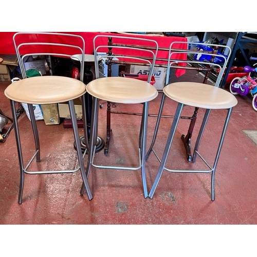 38 - 3  HIGH/BAR STOOLS