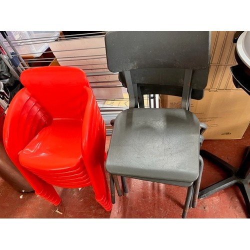 60 - 6 RED PLASTIC & 4 METAL CHILDREN'S CHAIRS