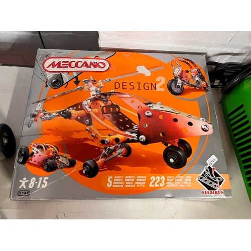 64 - BOXED MECCANO DESIGN 2 SET