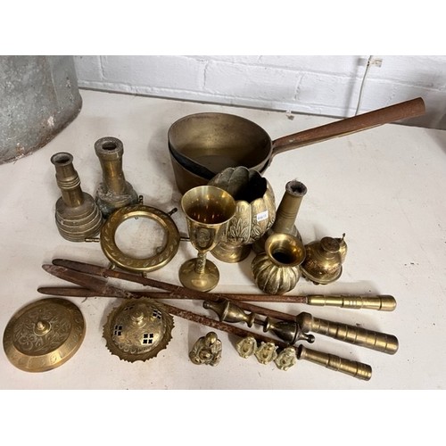 71 - COLLECTION OF COLLECTABLE BRASS INCL PANS