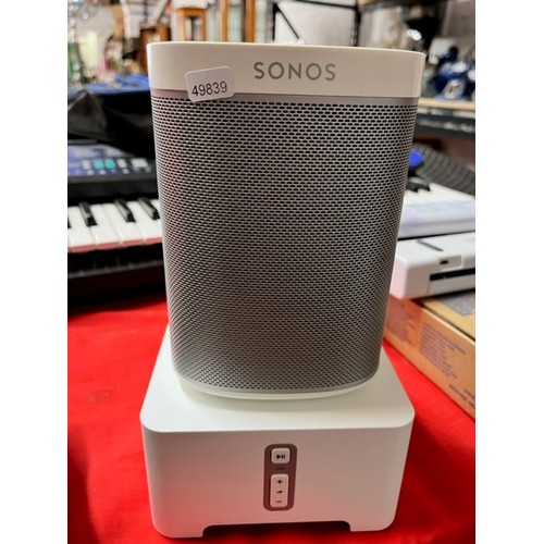 315 - SILVER SONOS PLAY ONE & BRIDGE(POWERS ON A/F)