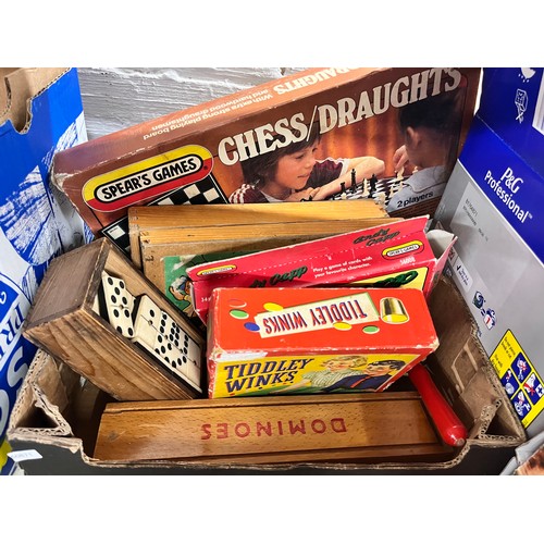 57 - BOX OF VINTAGE GAMES INCL BOXED SPEARS CHESS/DRAUGHTS