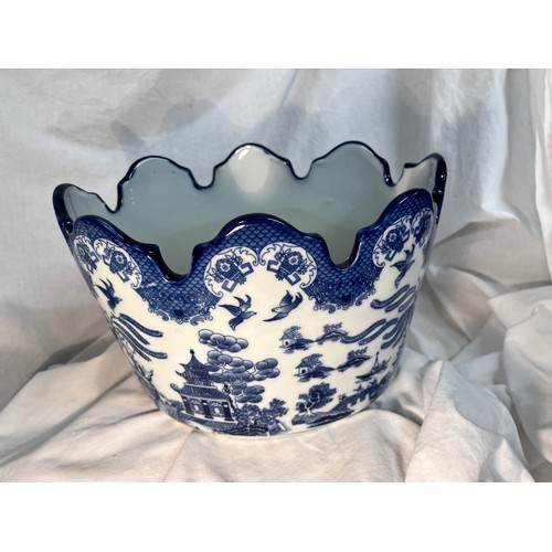 195 - LARGE BLUE & WHITE PLANTER