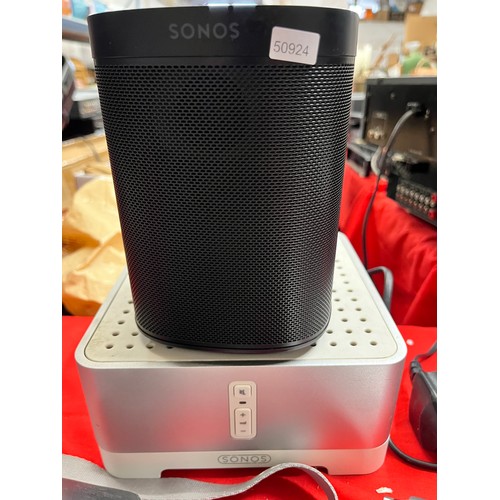 293 - BLACK SONOS PLAY 1 & LARGE BRIDGE(A/F)