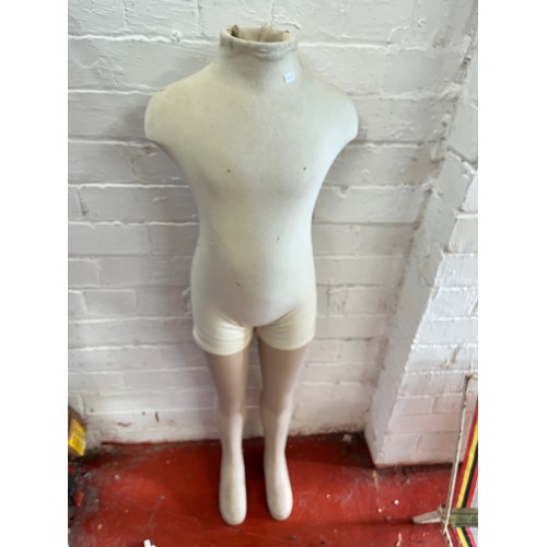 23 - VINTAGE CHILD MANNEQUIN