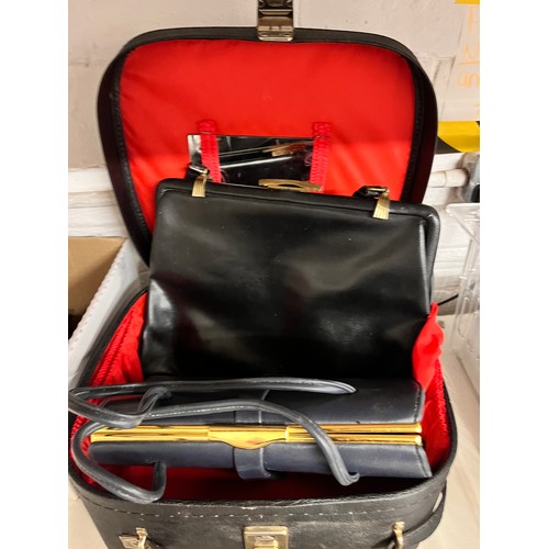 95 - VINTAGE VANITY CASE & 2 VINTAGE HANDBAGS