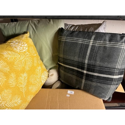 32 - 8 SCATTER CUSHIONS(NEW)