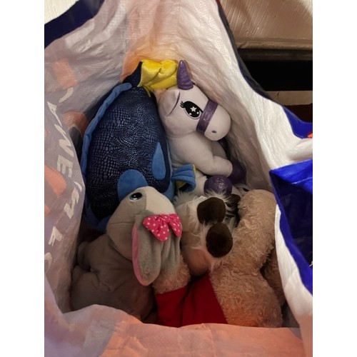 82 - BAG OF PLUSH TOYS