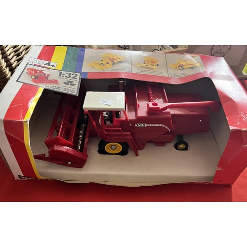 126 - BOXED 9570 MASSEY FERGUSON 760 COMBINE HARVESTER(RESERVED AT £24)