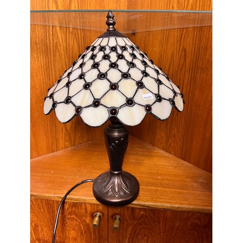 153 - TIFFANY STYLE TABLE LAMP(RESERVED AT £25 - GWO)