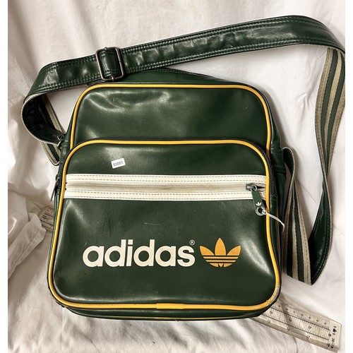 164 - RETRO ADIDAS SHOULDER BAG