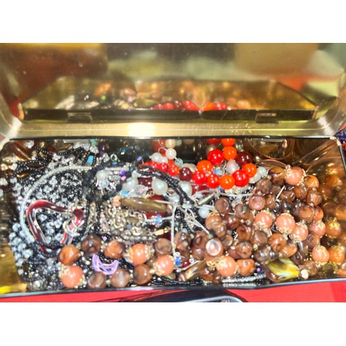 174 - TIN OF COSTUME & VINTAGE BEADS