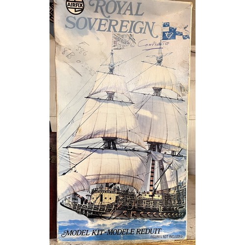 35 - BOXED ROYAL SOVEREIGN MODEL KIT (COMPLETE)