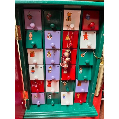 256 - VINTAGE WOODEN THOMAS PACCONI CLASSICS ADVENT CALENDAR OF BAUBLES(NEW)