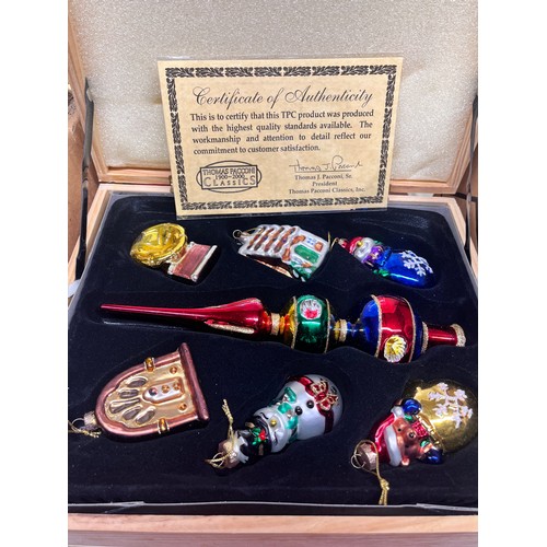 252 - VINTAGE WOODEN THOMAS PACCONI DOMED CHEST CLASSICS 31 CHRISTMAS BAUBLES(NEW with COA)