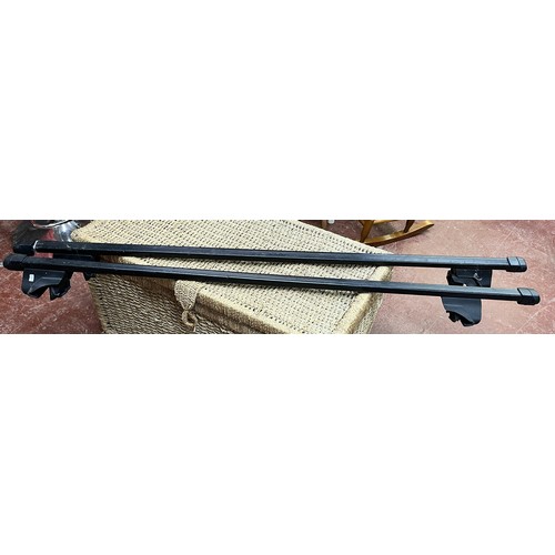 10 - THULE ROOF BARS WITH KEY