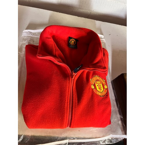 125 - MANCHESTER UNITED FLEECE (LARGE)