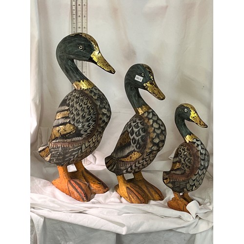 186 - SET OF 3 WOODEN GRADUATED DUCK FIGURES