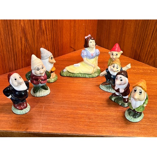 188 - POTTERY SNOW WHITE & 7 DWARFS' FIGURES