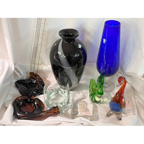 213 - COLLECTION OF GLASS INCL RETRO