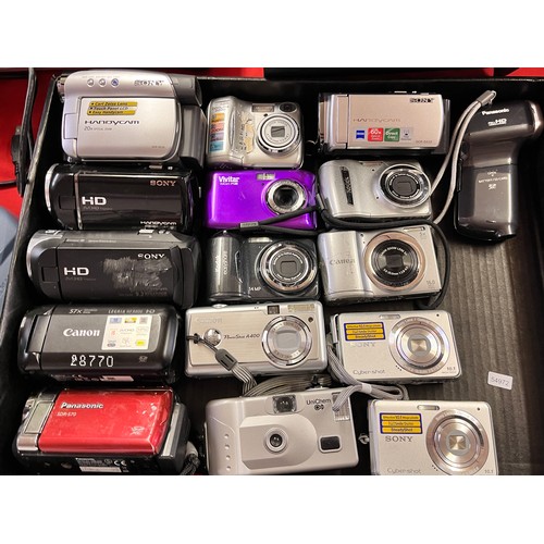 250 - 16 DIGITAL CAMERAS & HANDYCAMS INCL SONY (A/F)