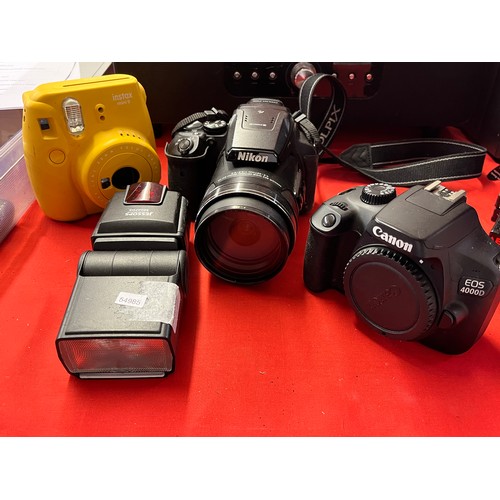 261 - 3 DIGITAL CAMERAS INCL NIKON COOLPIX P900 & A JESSOPS 360AFDS FLASH(A/F)