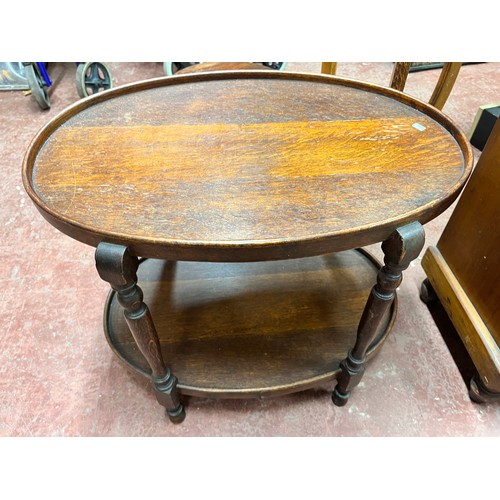 15 - 2-TIER OVAL TABLE