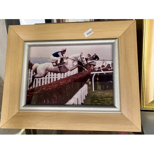 39 - FRAMED DESERT ORCHID WINNING CHELTENHAM GOLD CUP PHOTOGRAPHIC PRINT