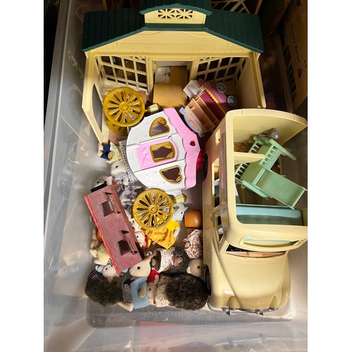 122 - LARGE SELECTION OF SYLVANIAN FAMILIES BUILDINGS, ACCESSORIES & 16 FIGURES(RESERVED AT £30)