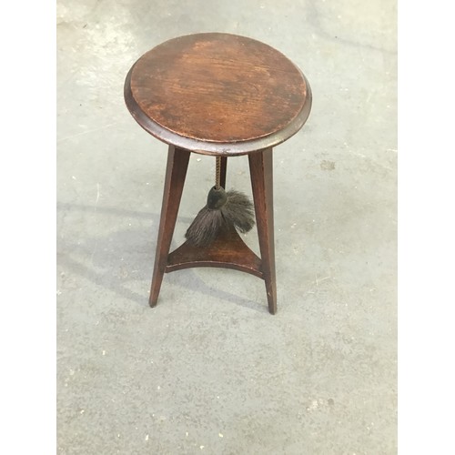 26 - TRIPOD ROUND TABLE(WITH BRUSH ATTACHMENT)