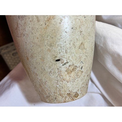 133 - MARBLE EFFECT VASE (SMALL HOLE IN BASE), METAL JUG & JEWELLERY STAND