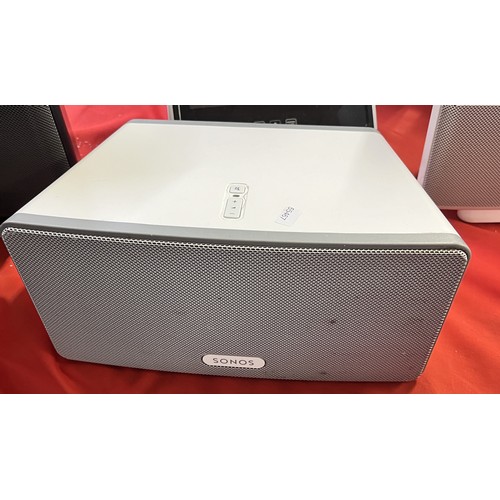 204 - SILVER SONOS PLAY 3 SPEAKER(POWERS ON-A/F)