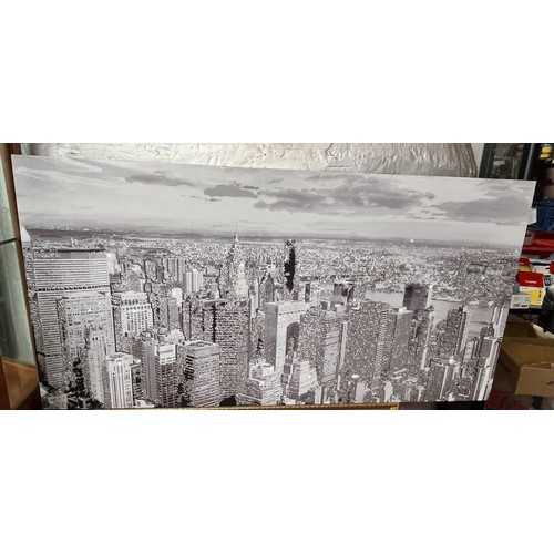 17 - ILLUMINATED 'NEW YORK' CANVAS(BATTERY OPERATED GWO)