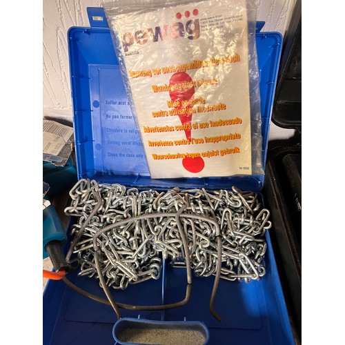 32 - CASED MA BRAND SNOW CHAINS