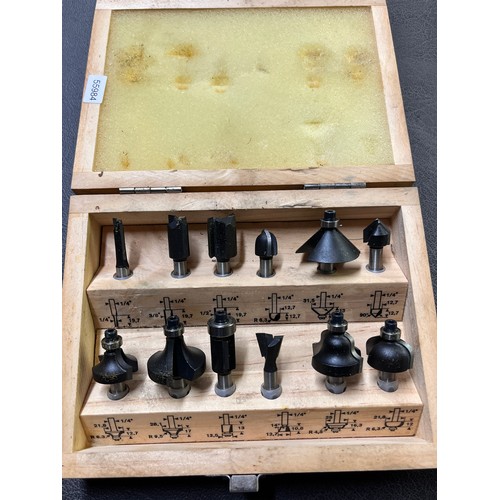 33 - CASE OF BOSCH ROUTER BITS