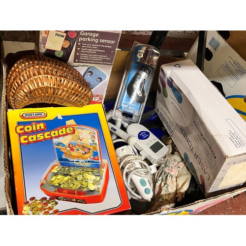 62 - BOX OF MIXED ITEMS INCL BOXED COIN CASCADE