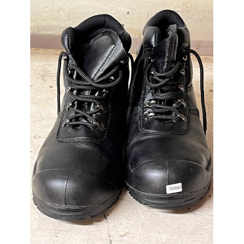 68 - PAIR OF ARCO WORK BOOTS(NEW SZ 42)