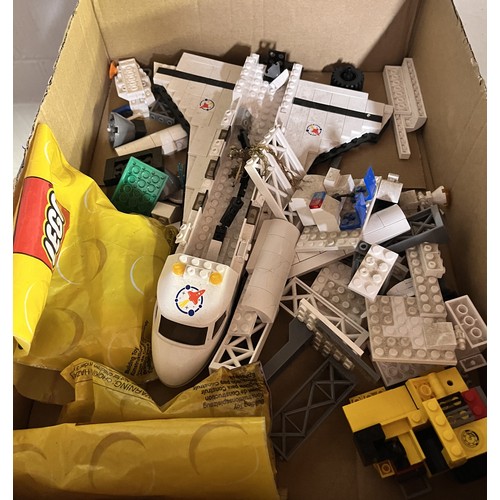 95 - BOX OF VINTAGE LEGO