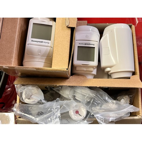 227 - SMALL BOX OF 3 HONEYWELL RADIATOR THERMOSTATS & ACCESSORIES(A/F)