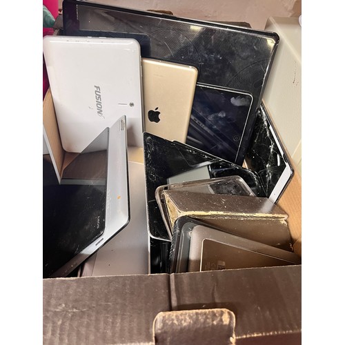 31 - BOX OF TABLETS & A LAPTOP INCL APPLE & ASUS(A/F)