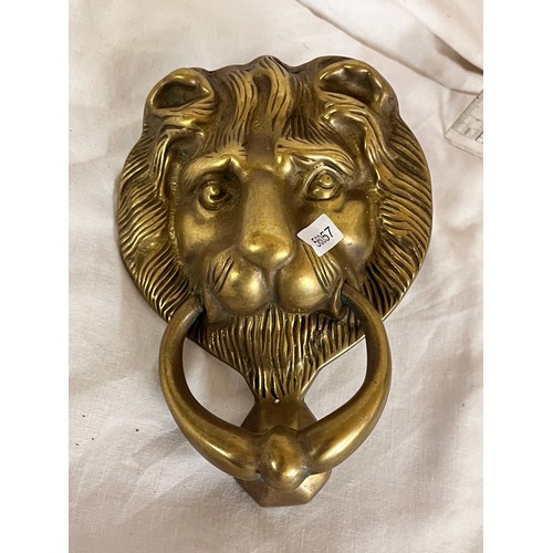 92 - BRASS LION HEAD DOOR KNOCKER