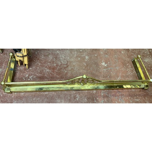 28 - BRASS EXTENDING FIRE FENDER(RESERVED AT £12)