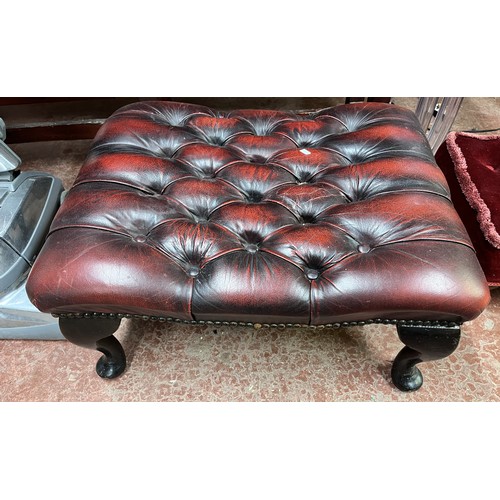 35 - OXBLOOD DEEP BUTTONED FOOT STOOL